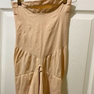 Spanx High Waisted Size 3XL Women’s Mid Thigh Short